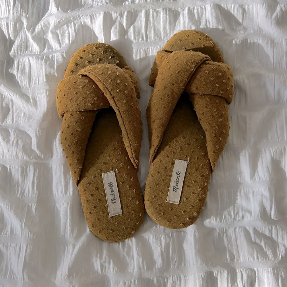 Size 6 Madewell summer slippers in olive moss yellow color - so cute